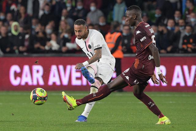 国际车队竞速成都天府绿道 赛事经济激活春日消费