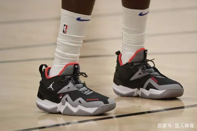 林书豪：P+身体对抗很强 和CBA强弱还不好评价